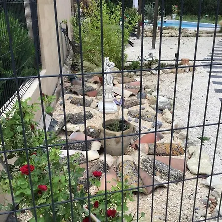 Partie De Mas En Campagne Apartment Cavaillon Exterior photo